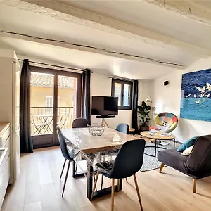 Un Balcon, Au Coeur Du Village Cassis